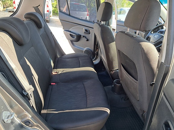 Kia Picanto 10 of 20