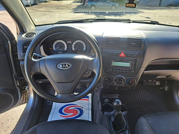 Kia Picanto 9 of 20