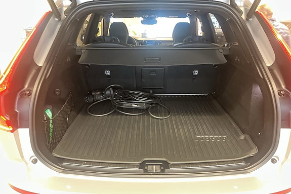 Volvo XC60 3 of 17