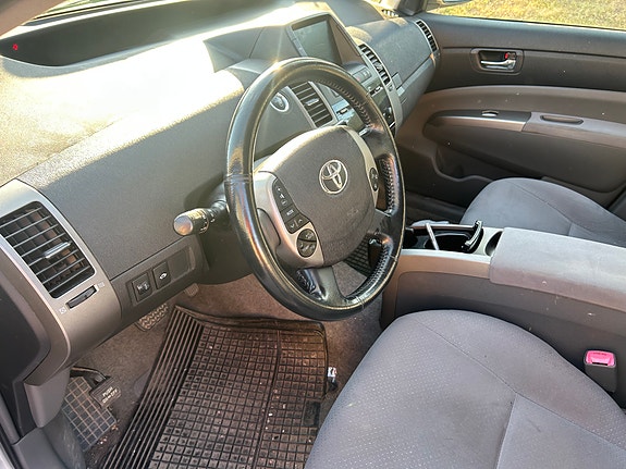 Toyota Prius 5 of 5