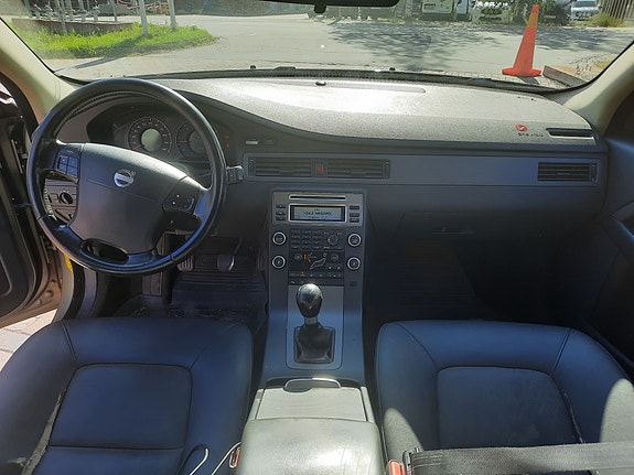 Volvo V70 4 of 5