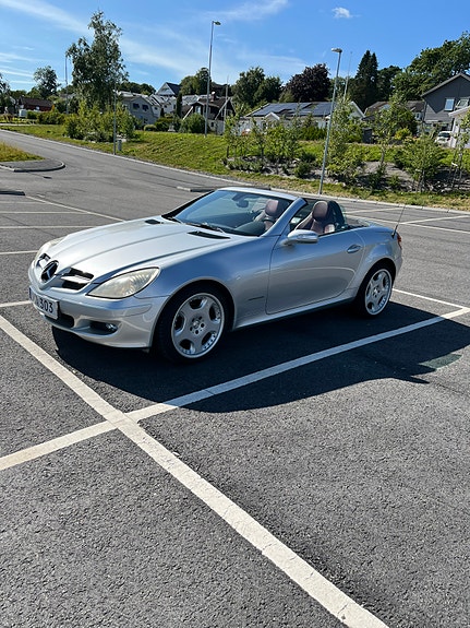 Mercedes-Benz SLK200 2 of 9