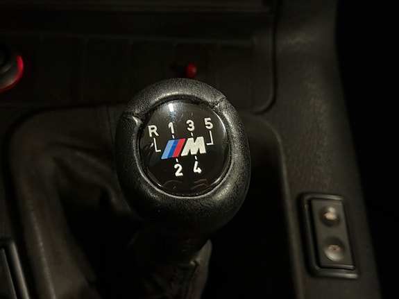 BMW 320i 18 of 22