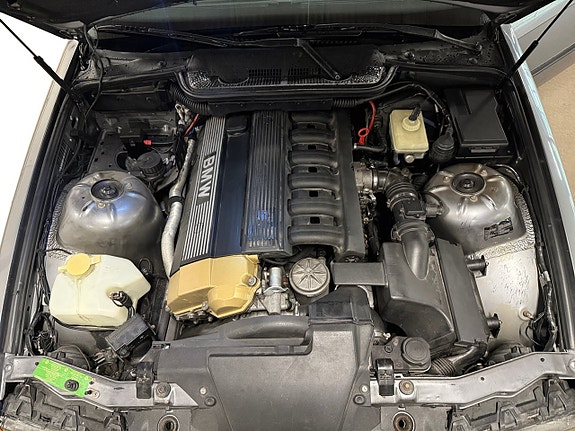 BMW 320i 20 of 22