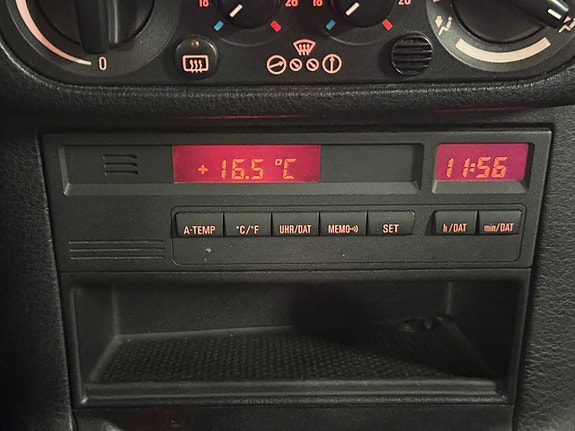 BMW 320i 17 of 22