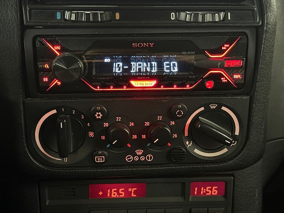 BMW 320i 16 of 22