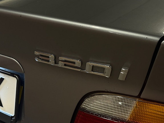BMW 320i 22 of 22