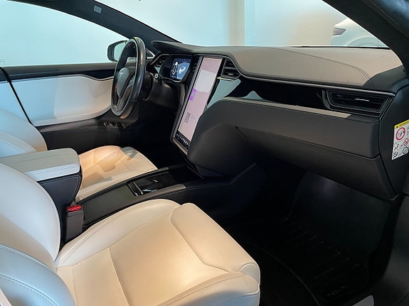Tesla Model S 22 of 23