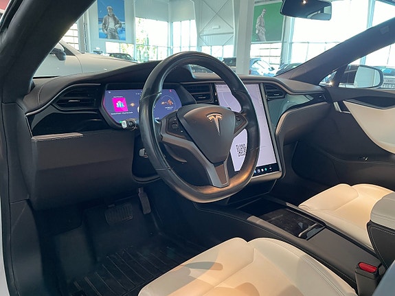 Tesla Model S 11 of 23