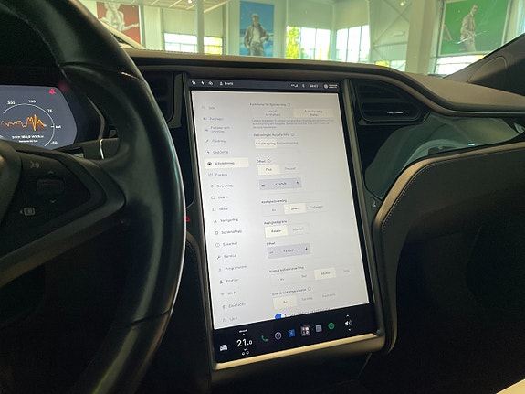Tesla Model S 18 of 23
