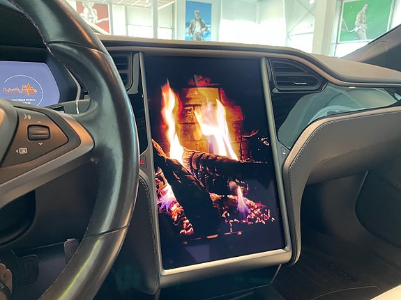 Tesla Model S 14 of 23