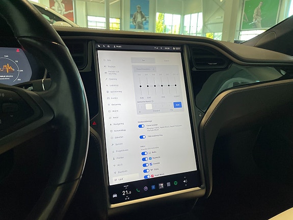 Tesla Model S 19 of 23