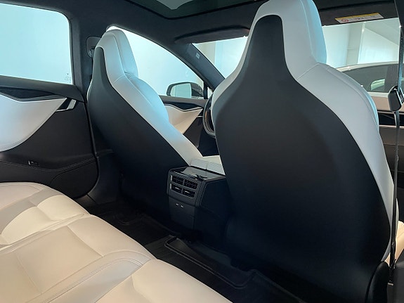 Tesla Model S 23 of 23