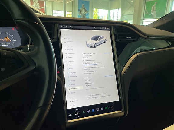 Tesla Model S 12 of 23