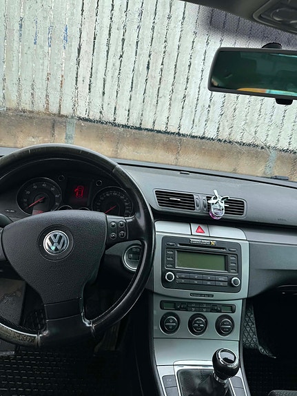 Volkswagen Passat 4 of 6
