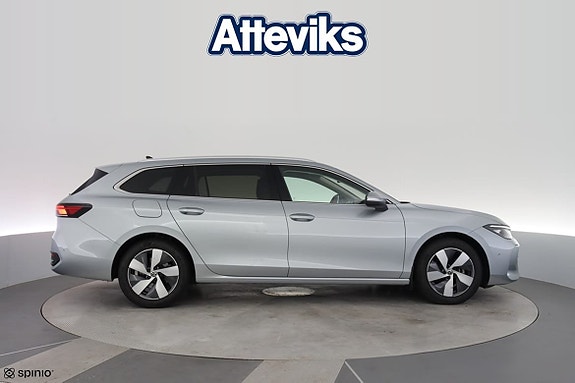 Volkswagen Passat 2 of 21