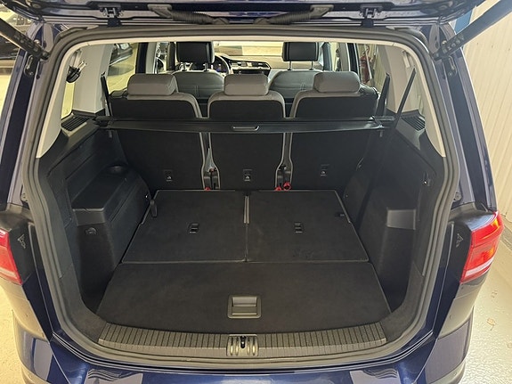 Volkswagen Touran 16 of 27