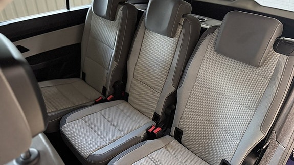 Volkswagen Touran 13 of 27