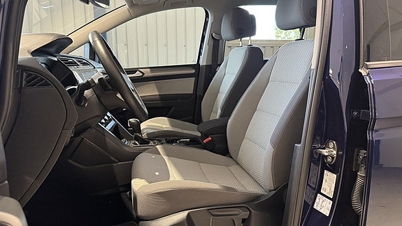 Volkswagen Touran 9 of 27