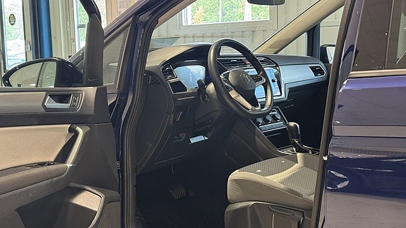 Volkswagen Touran 7 of 27