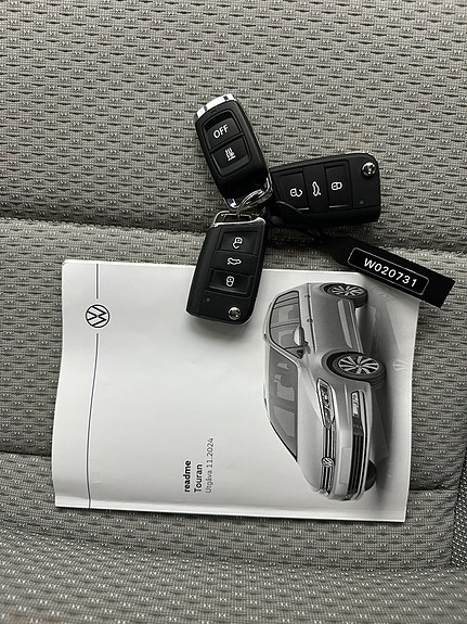 Volkswagen Touran 27 of 27