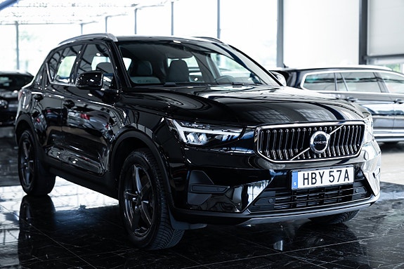 Volvo XC40 3 of 29
