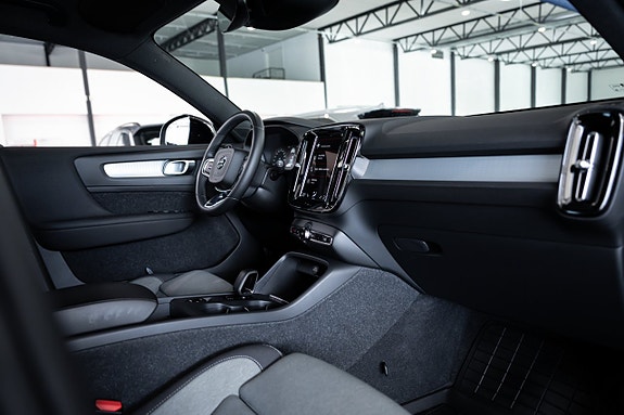 Volvo XC40 27 of 29