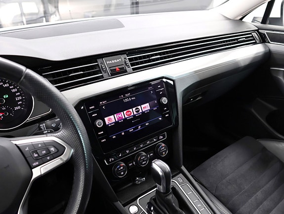 Volkswagen Passat 19 of 30
