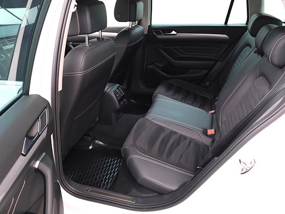 Volkswagen Passat 28 of 30