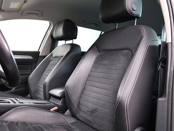 Volkswagen Passat 18 of 30