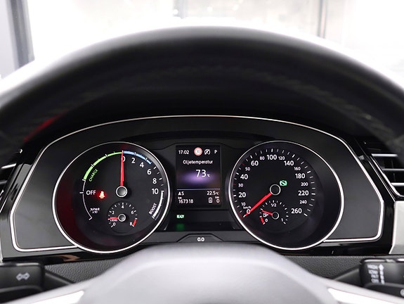 Volkswagen Passat 27 of 30