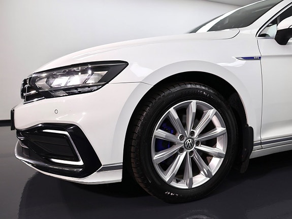 Volkswagen Passat 2 of 30