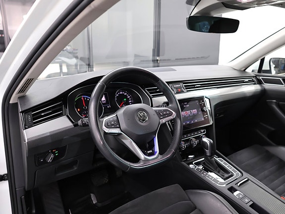 Volkswagen Passat 16 of 30