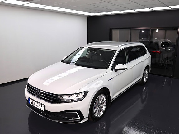 Volkswagen Passat 4 of 30
