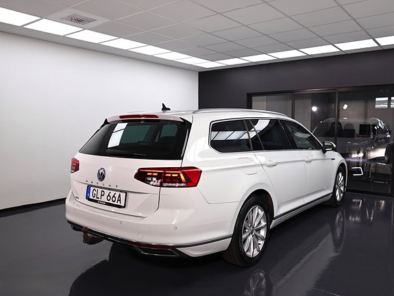 Volkswagen Passat 10 of 30