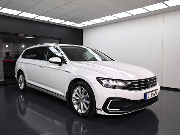 Volkswagen Passat 3 of 30