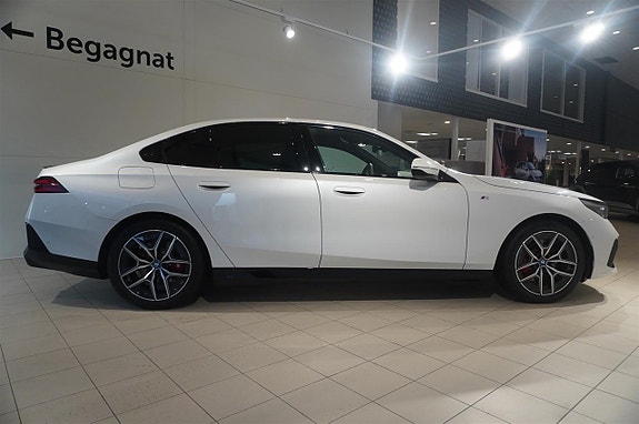 BMW i5 3 of 12
