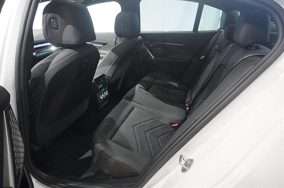 BMW i5 6 of 12