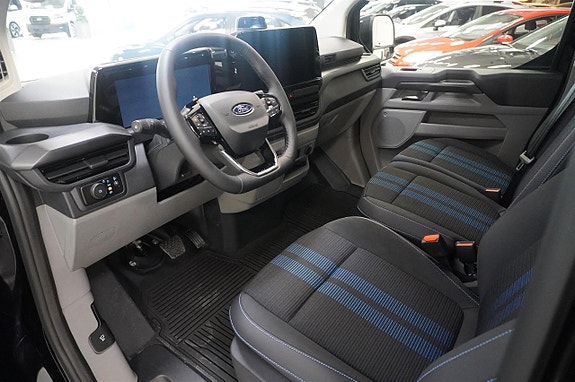 Ford Transit Custom 2 of 18