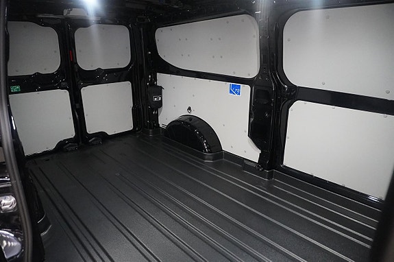 Ford Transit Custom 9 of 18