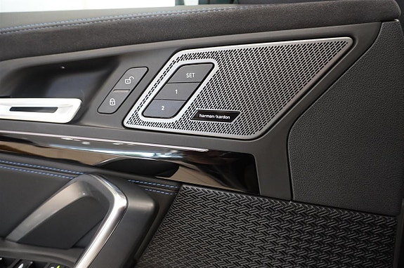 BMW iX1 9 of 17