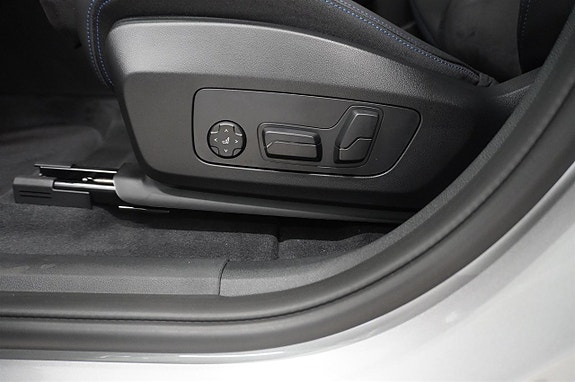BMW iX1 10 of 17