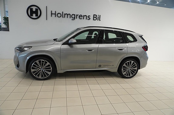 BMW iX1 3 of 17