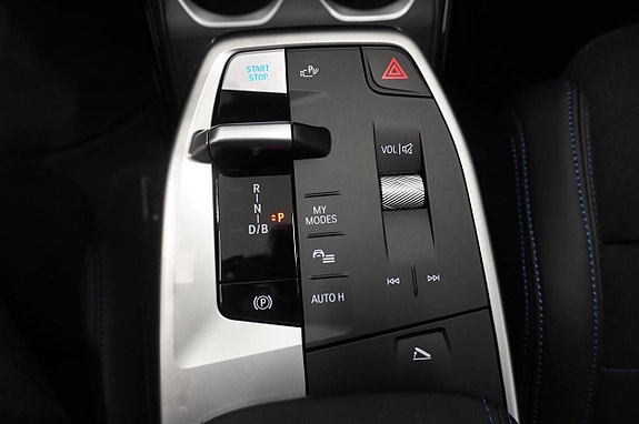 BMW iX1 8 of 17