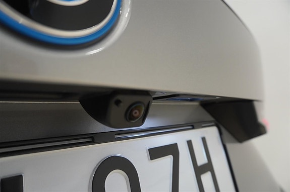 BMW iX1 13 of 17