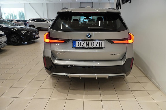 BMW iX1 12 of 17