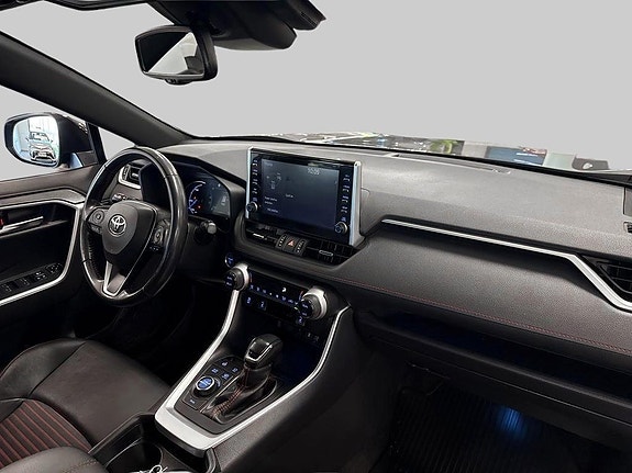 Toyota RAV4 6 of 10
