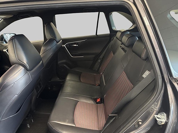 Toyota RAV4 7 of 10