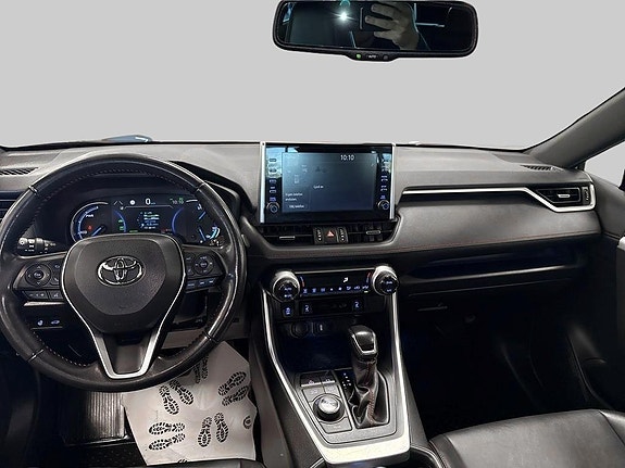 Toyota RAV4 8 of 10