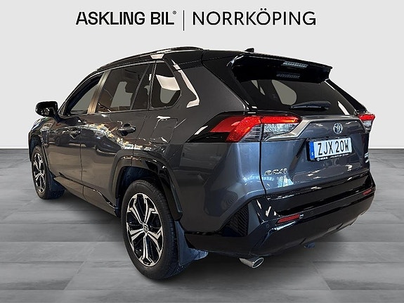 Toyota RAV4 2 of 10